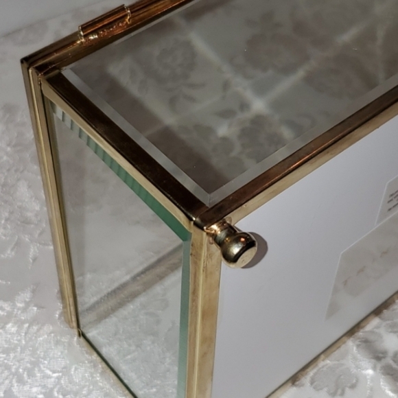 🖤Trina Turk Butterfly Glass Trinket Box - Picture 8 of 8